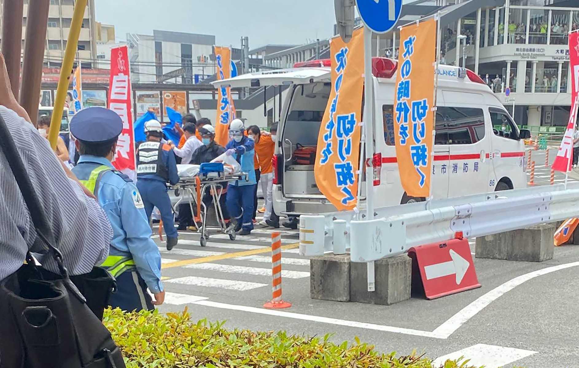 Gambar petugas kecemasan yang dirakam Jiji Press ketika membawa bekas perdana menteri Jepun Shinzo Abe masuk ke van kecemasan selepas ditembak sewaktu menyampaikan ucapan di bandar Nara, Jepun. Gambar: AFP