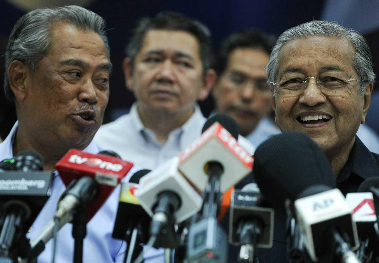 Dr Mahathir Mohamad (right) and Muhyiddin Yassin (left) speak before a press conference in Kuala Lumpur on March 4, 2016. Photo: AFP