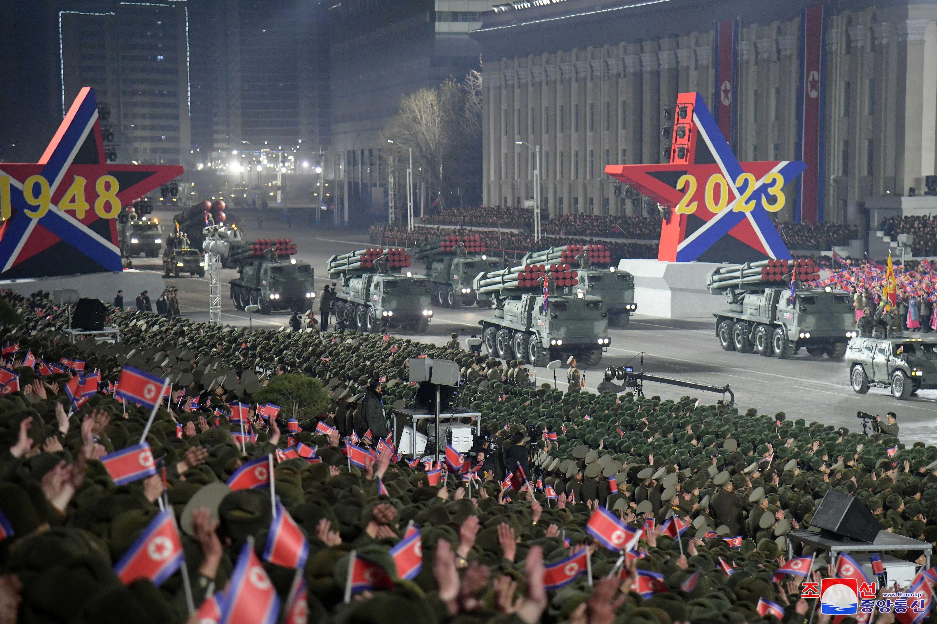 Kenderaan tentera mengambil bahagian dalam perarakan ulang tahun ke-75 penubuhan tentera Korea Utara, di Pyongyang, 8 Februari. Gambar: Reuters