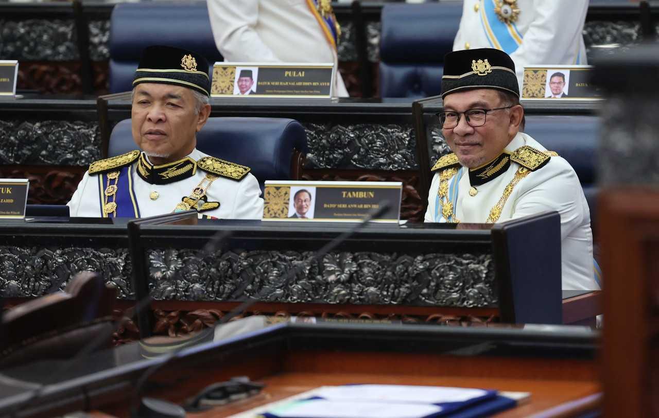 Prime Minister Anwar Ibrahim and his deputy Ahmad Zahid Hamidi in the Dewan Rakyat, Feb 13. Photo: Bernama