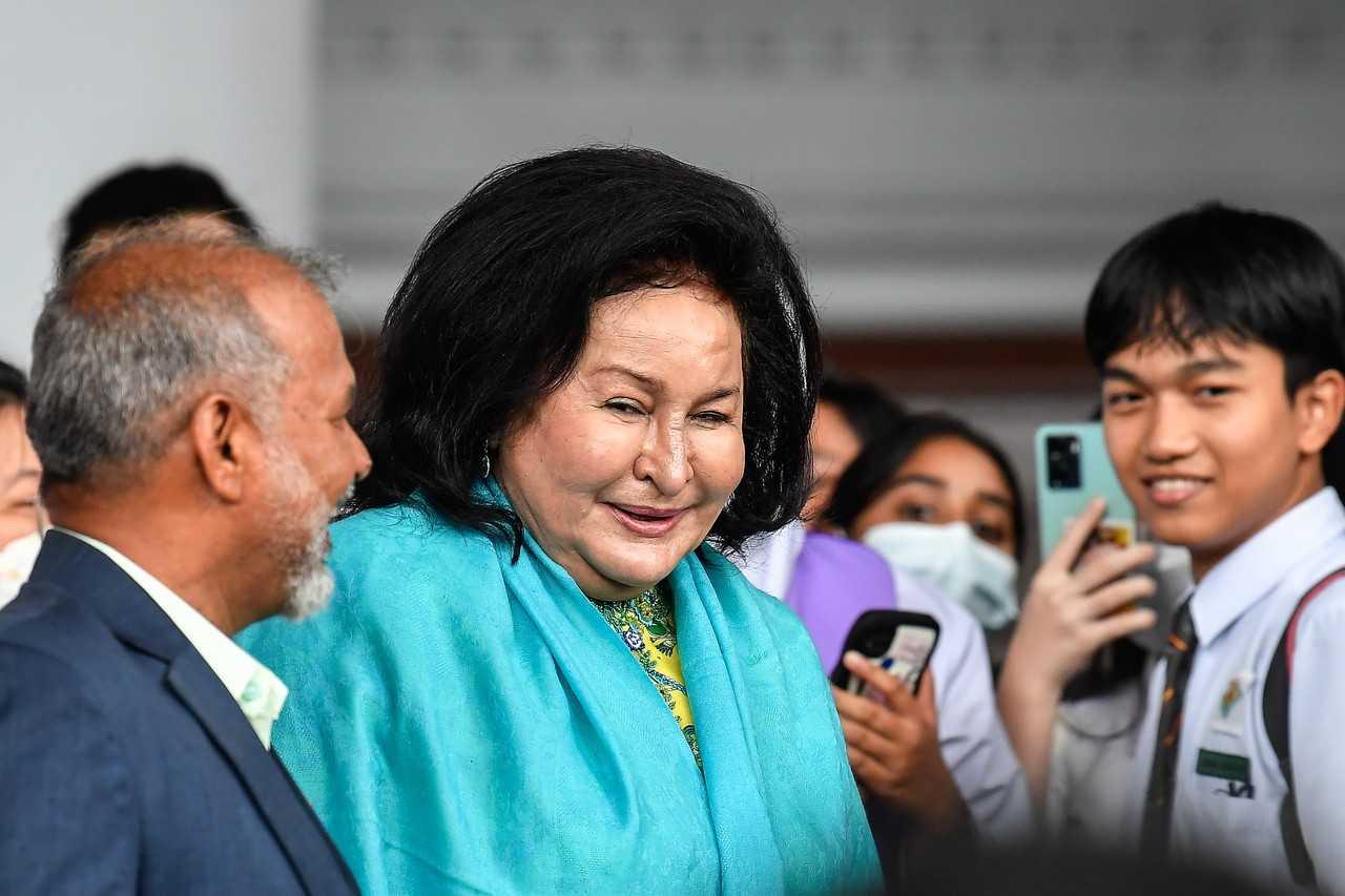 Isteri bekas perdana menteri Rosmah Mansor (tengah) ketika meninggalkan Kompleks Mahkamah Kuala Lumpur, 3 Mac. Gambar: Bernama