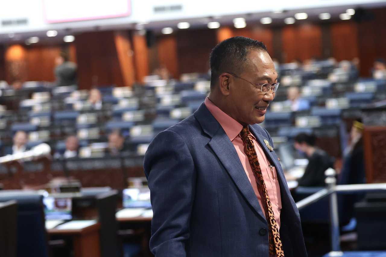 Ahli Parlimen Pendang Awang Hashim beredar dari Dewan Rakyat, 8 Mac. Gambar: Bernama