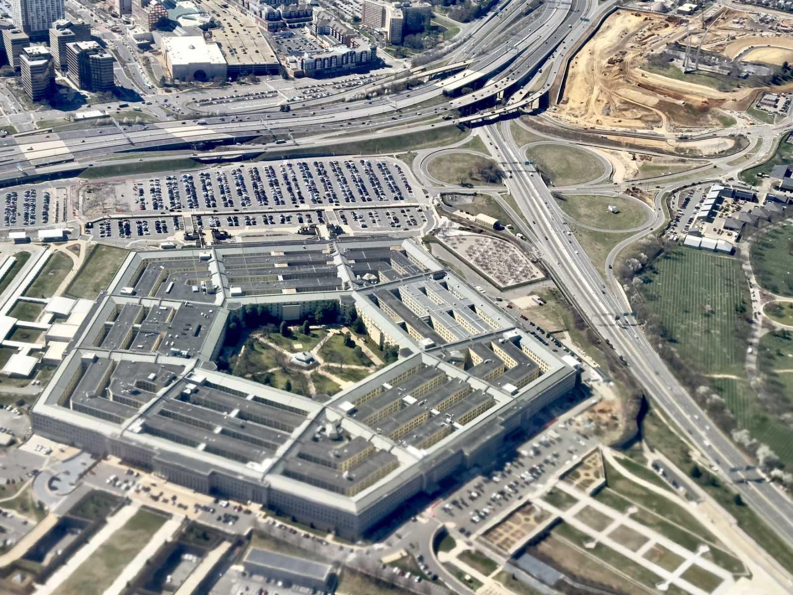 Gambar pandangan udara yang diambil pada 8 Mac, menunjukkan bangunan ibu pejabat Jabatan Pertahanan AS, Pentagon yang terletak di Arlington County, di seberang Sungai Potomac dari Washington. Gambar: AFP