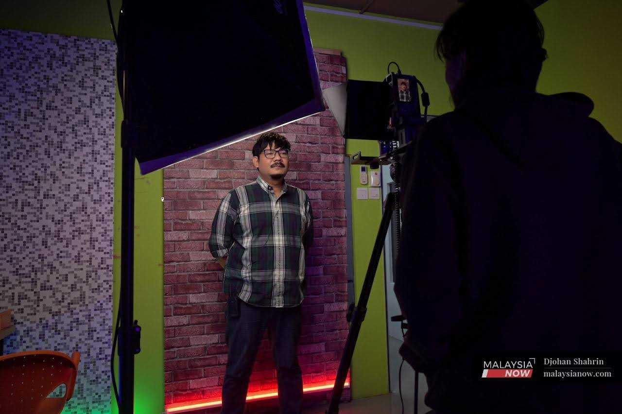 YB Viral waits to begin a live telecast on TikTok at a studio in Taman Melawati in Selangor. 
