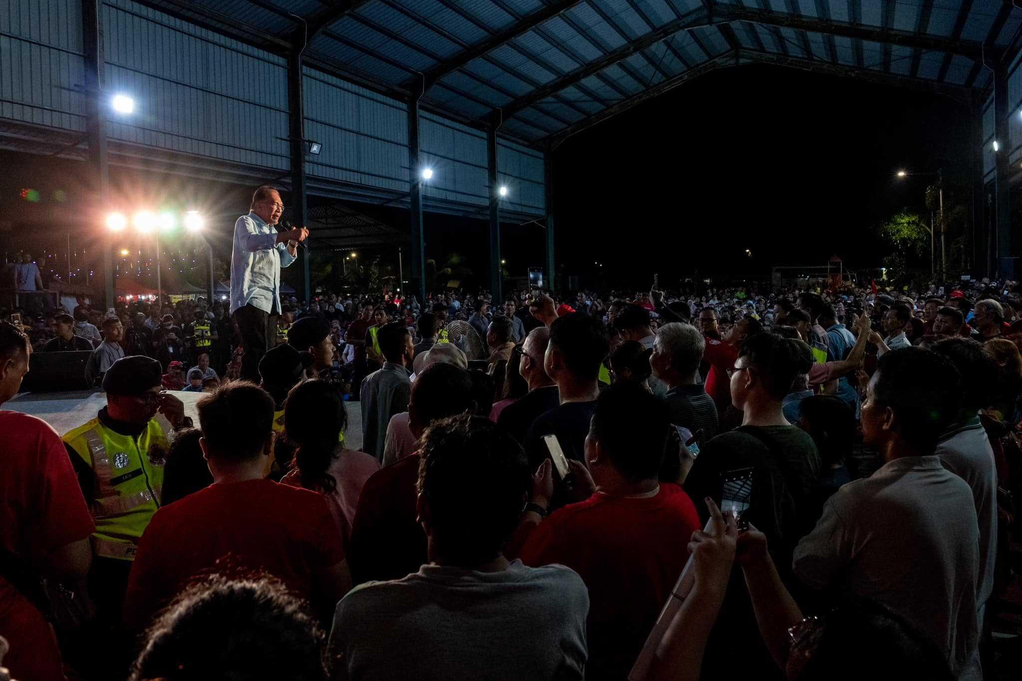 Prime Minister Anwar Ibrahim speaks at a ceramah in Simpang Jeram, Johor, Sept 3. Photo: Facebook