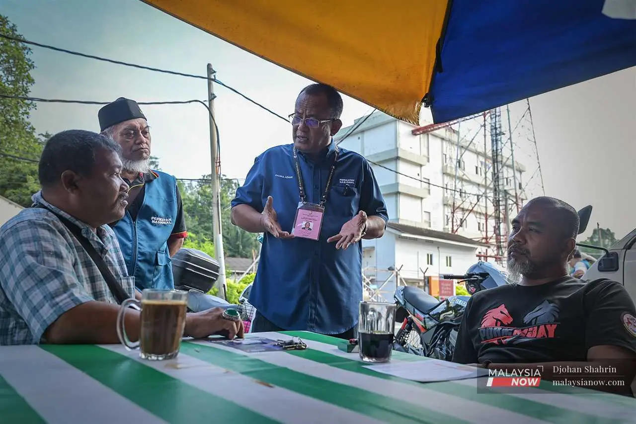 Khairul Azhari Saut, representing Perikatan Nasional, makes his rounds in town.