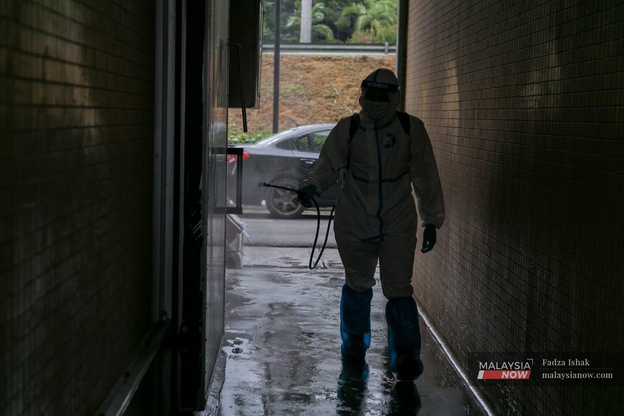 Angka pandemik Covid-19 dalam negara semakin meningkat setiap hari.