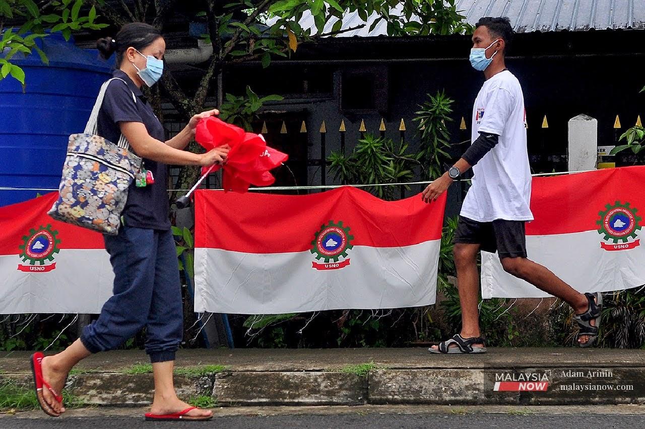 Rakyat tetap mematuhi SOP sepanjang tempoh pandemik Covid-19.