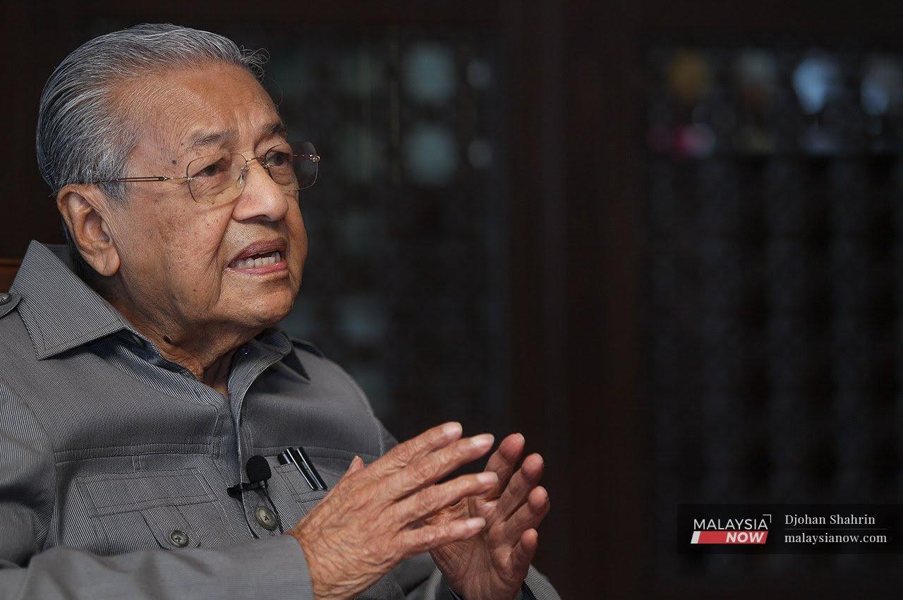 Bekas perdana menteri Dr Mahathir Mohamad.