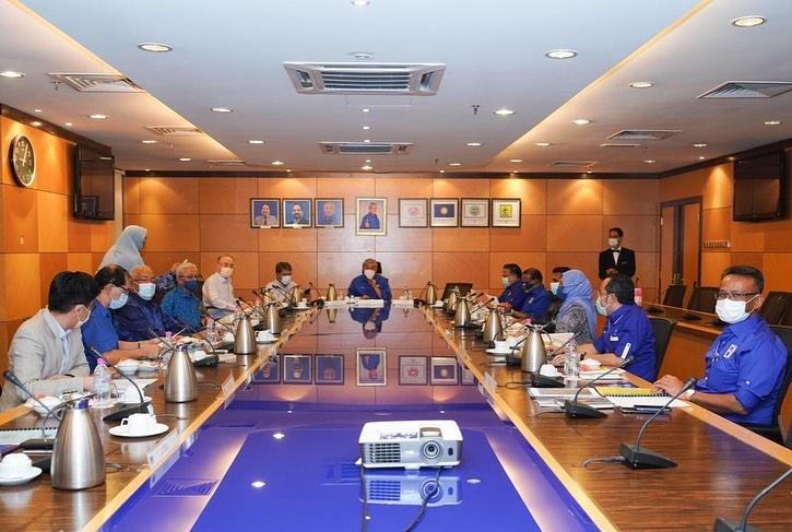 Barisan Nasional leaders attend the Supreme Council meeting chaired by Ahmad Zahid Hamidi at Menara Dato Onn in Kuala Lumpur last night. Photo: Facebook