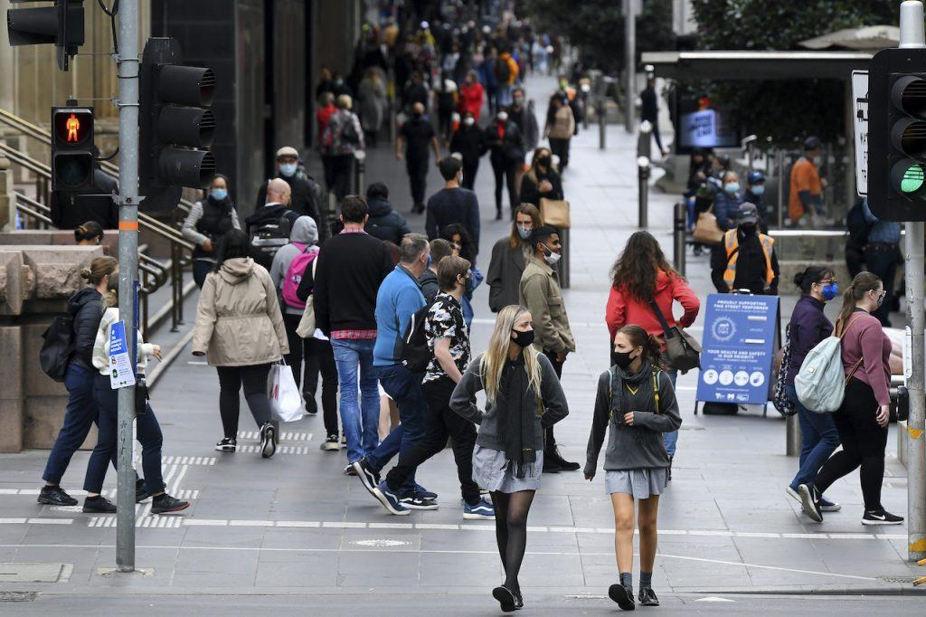 People wearing face masks walk along Bourke Street Mall in Melbourne, Nov 6, 2020. Photo: AP
