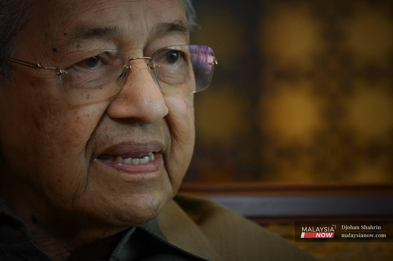 Bekas perdana menteri Dr Mahathir Mohamad.