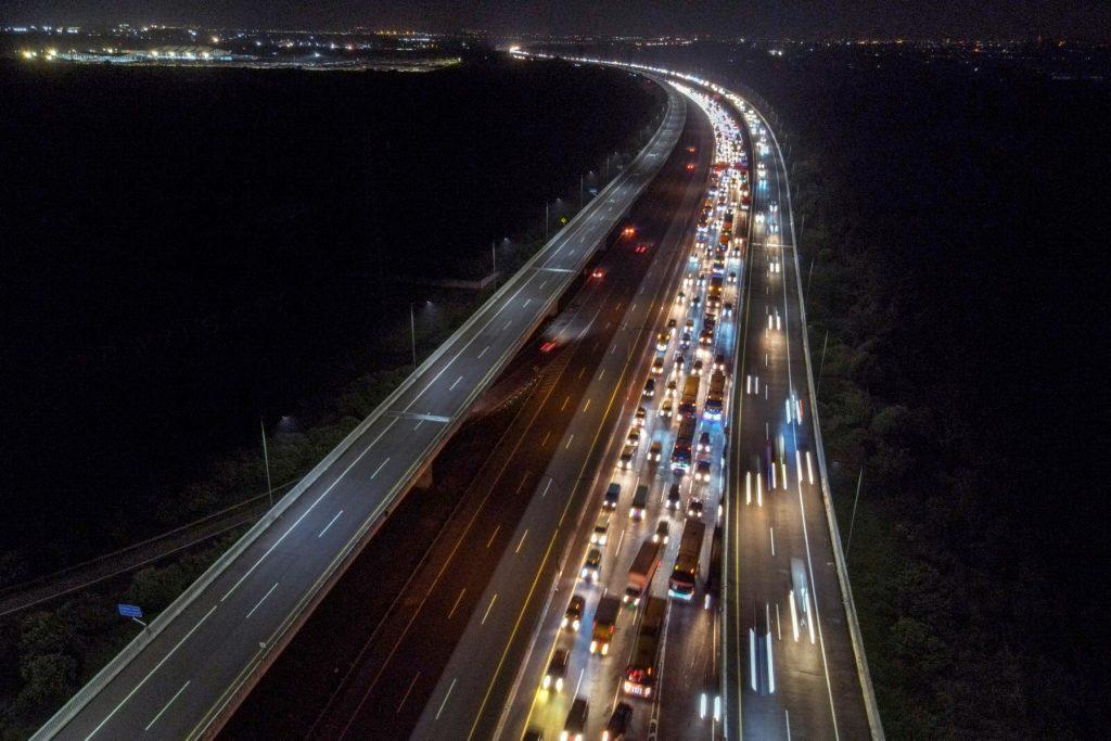 Suasana keadaan trafik di Jakarta ketika musim percutian baru-baru ini. Gambar: AFP
