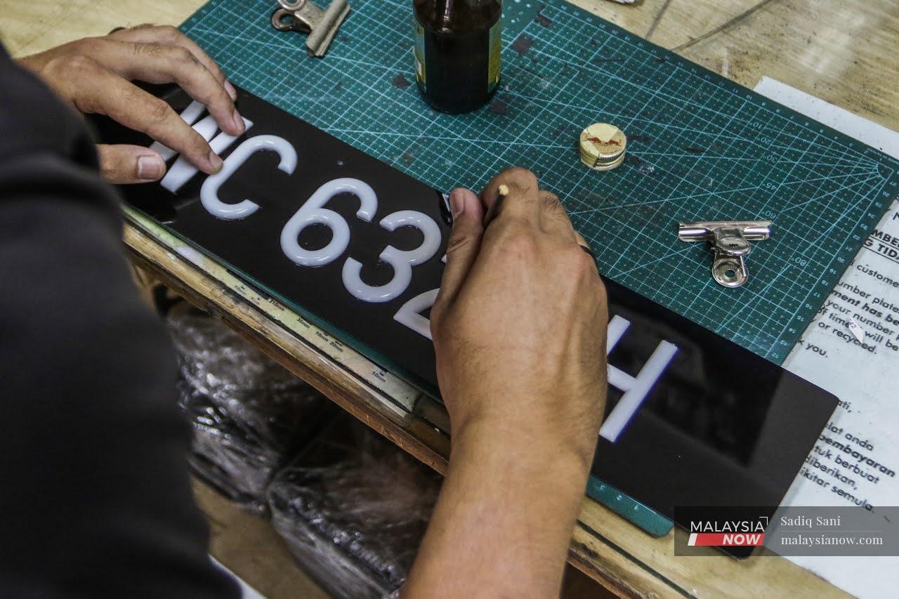 Peniaga nombor pendaftaran kenderaan Wallace Choy berkata terdapat golongan yang akan mensasarkan nombor pendaftaran satu digit mengikut negeri kegemaran masing-masing.