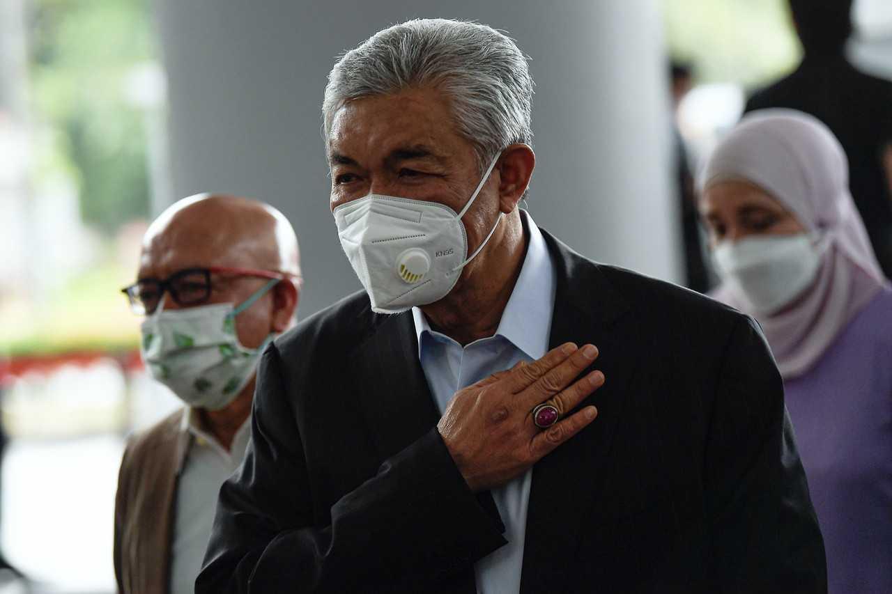 Bekas timbalan perdana menteri Ahmad Zahid Hamidi di kompleks mahkamah Kuala Lumpur semalam. Gambar: Bernama