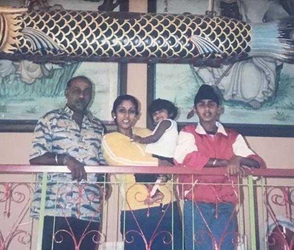 Kalwant Singh (kanan) bersama kakaknya Sonia, anak saudaranya Kellvina dan bapanya. Gambar: Instagram