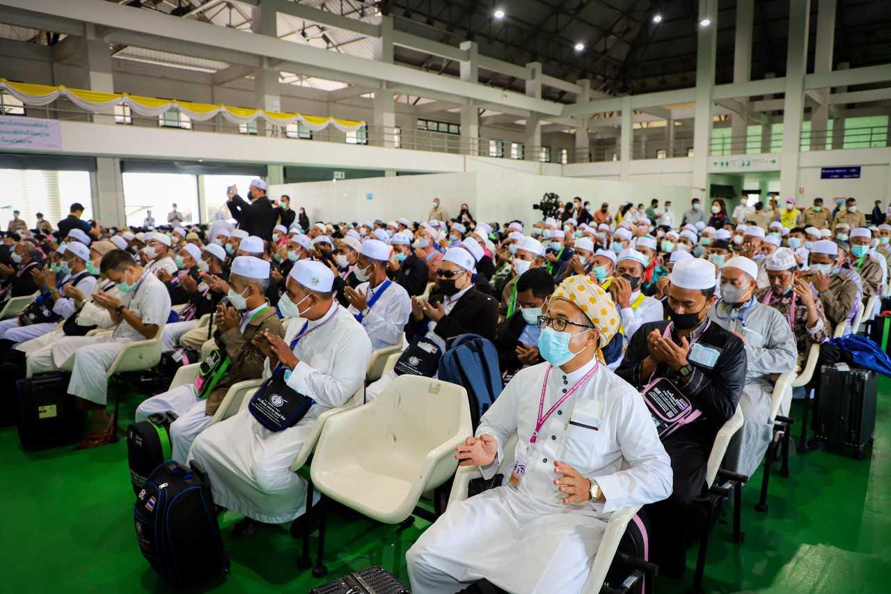 Bakal haji dari Thailand yang akan berlepas ke Tanah Suci untuk menunaikan ibadah haji di Lapangan Terbang Antarabangsa Hatyai, Songkhla, Thailand pada 13 Jun, 2022. Gambar: Bernama