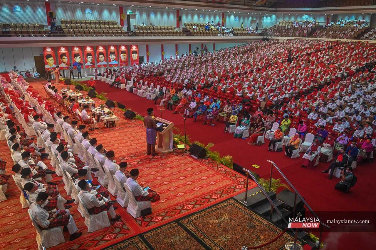 Umno deputy president Mohamad Hasan speaks to delegates at the Umno general assembly in Kuala Lumpur on March 16. 
