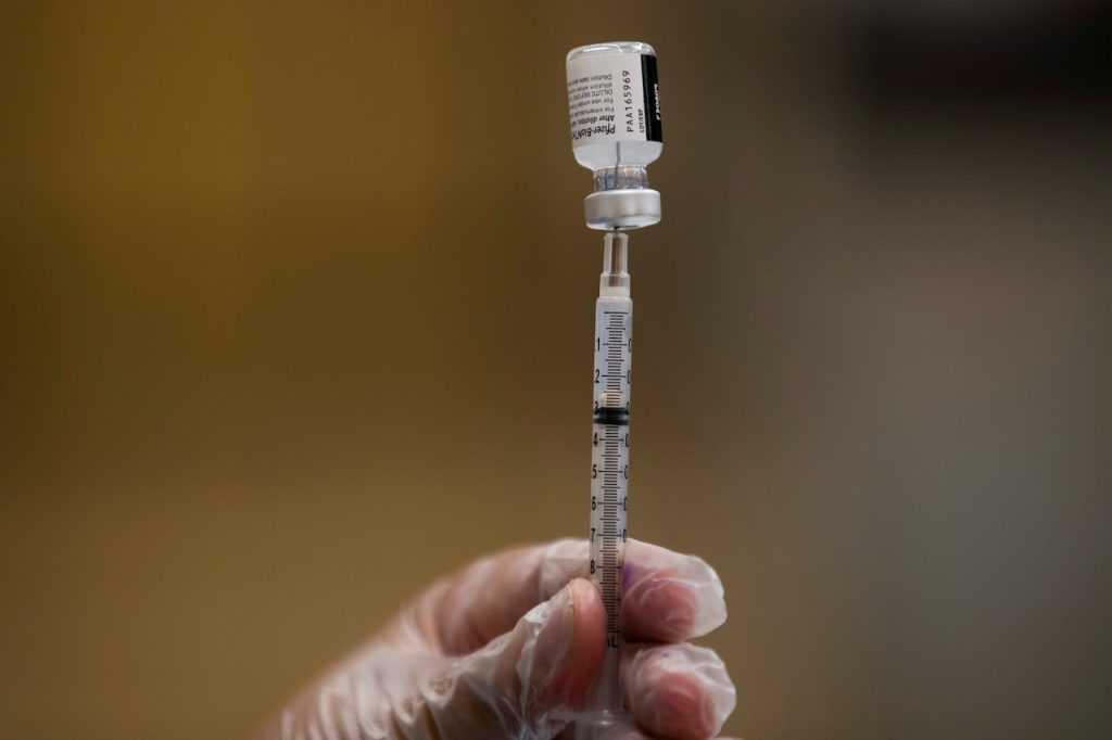 The EU's health and medicine agencies are recommending a second booster shot of a Covid vaccine for people over 60 years old. Photo: Reuters
