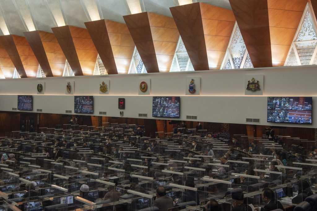 MPs gather in the Dewan Rakyat in this file photo. The proposed anti-party hopping bill would see MPs lose their seats if they decide to switch camps, or if they are sacked by their parties. Photo: Bernama