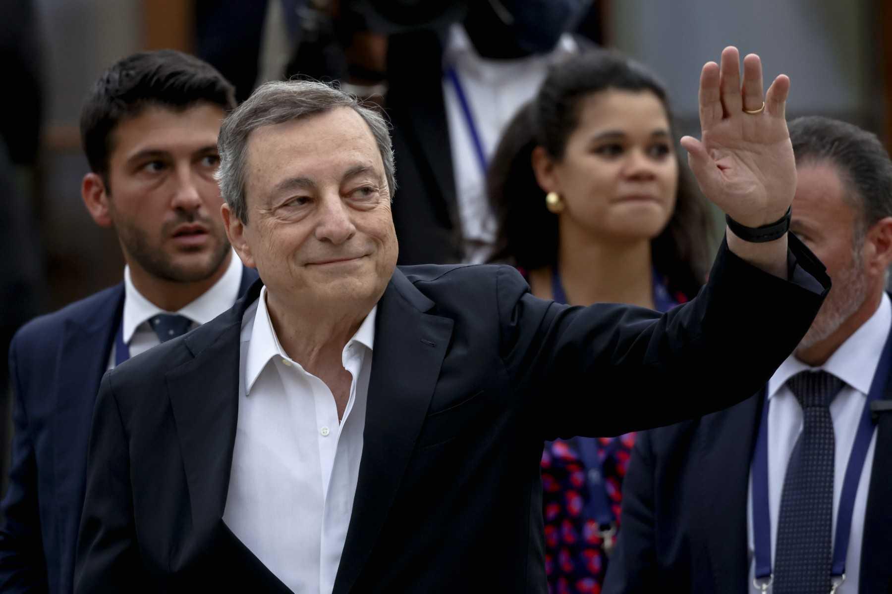 Italian Prime Minister Mario Draghi waves during the G7 summit at Elmau Castle, southern Germany, on June 27. Photo: AFP
