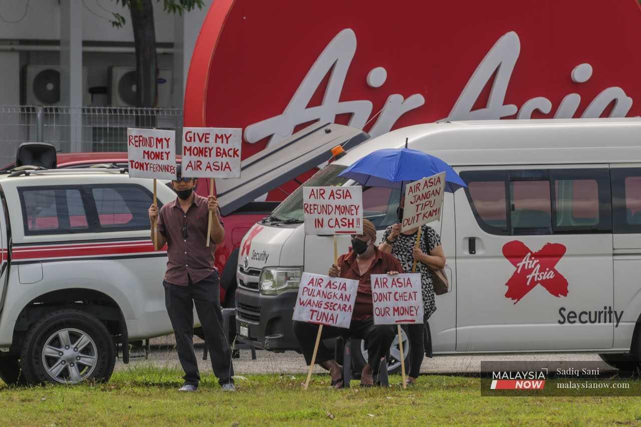 AirAsiaProtest_MNow_130622-5