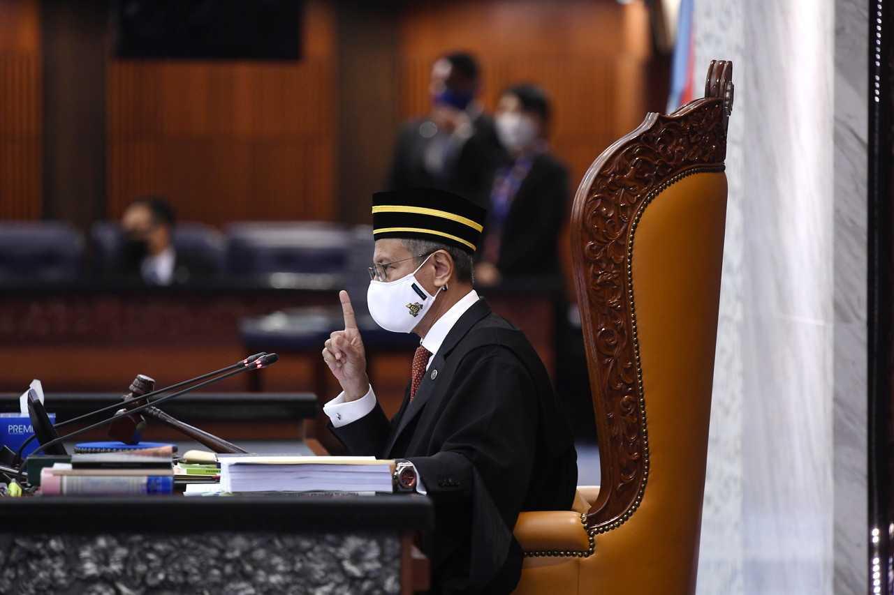 Speaker Dewan Rakyat Azhar Azizan Harun ketika mempengerusikan sidang Dewan Rakyat pada 18 Julai 2020. Gambar: Bernama