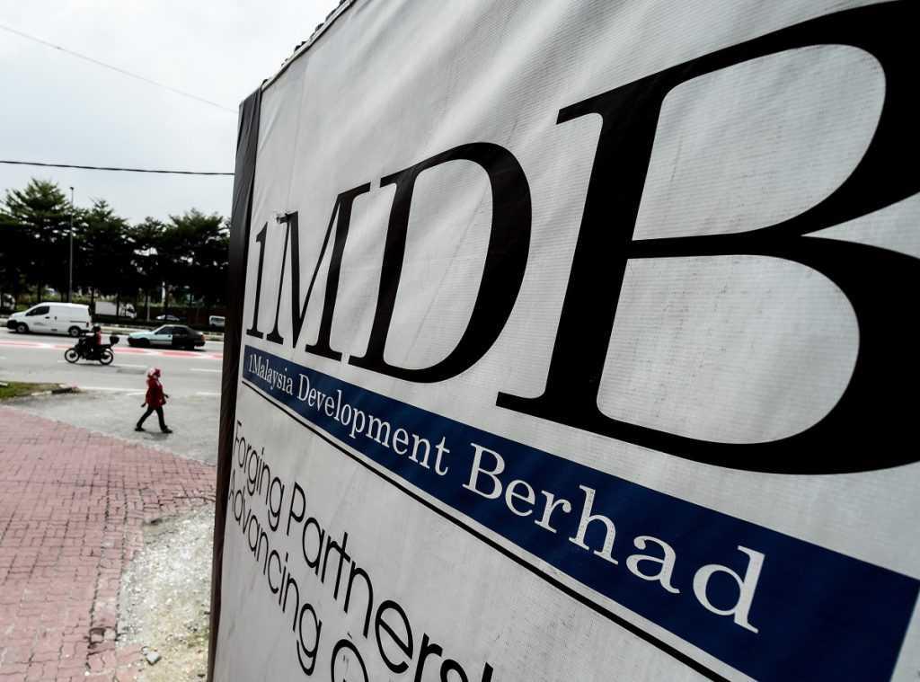 1MDB menuntut AS$1.695 juta daripada ibu Low Taek Jho, Goh Gaik Ewe dan bapanya, Larry Low Hock Peng. Gambar: AFP