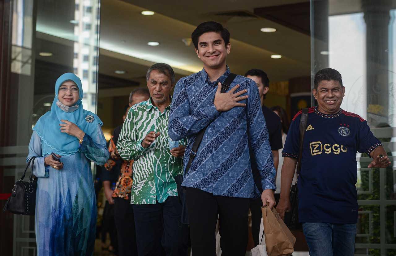 Muar MP Syed Saddiq Syed Abdul Rahman at the Kuala Lumpur court complex today. Photo: Bernama