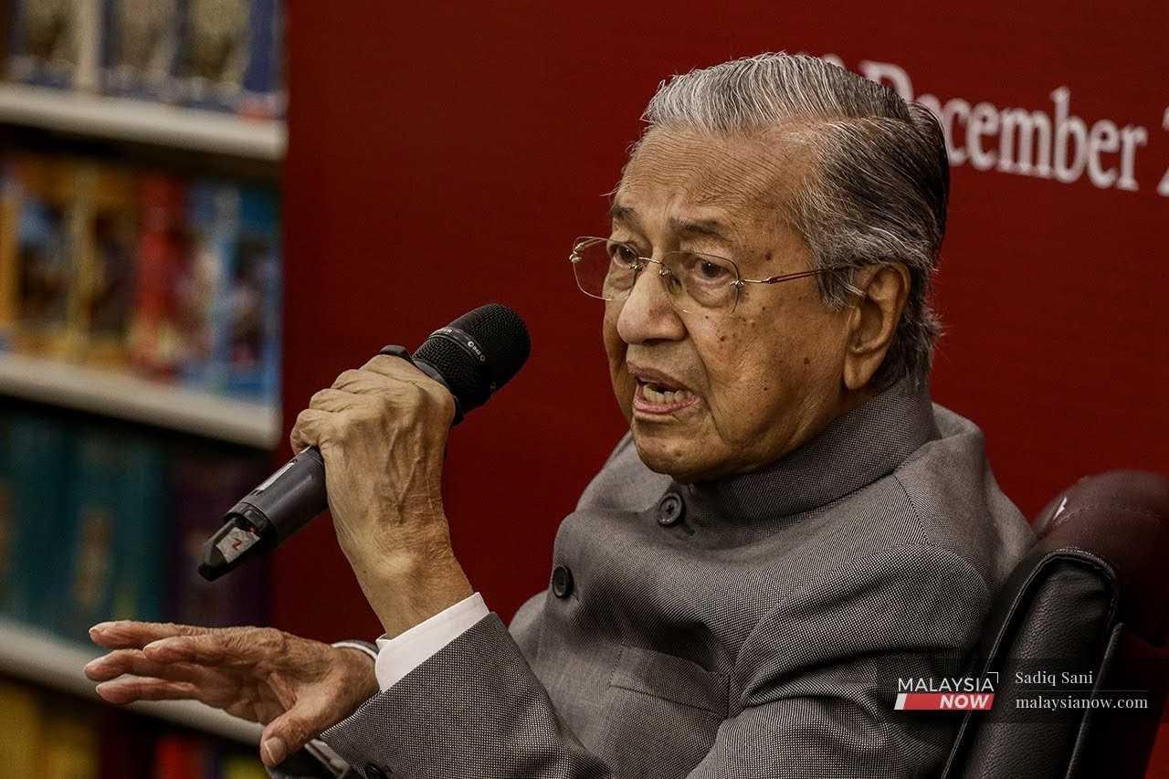 Bekas perdana menteri Dr Mahathir Mohamad.