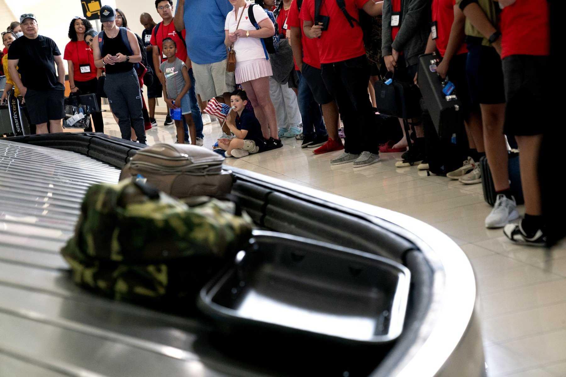 A child holds a US flag balloon as travellers wait for their luggage at Ronald Reagan Washington National Airport in Arlington, Virginia, on July 2. Photo: AFP