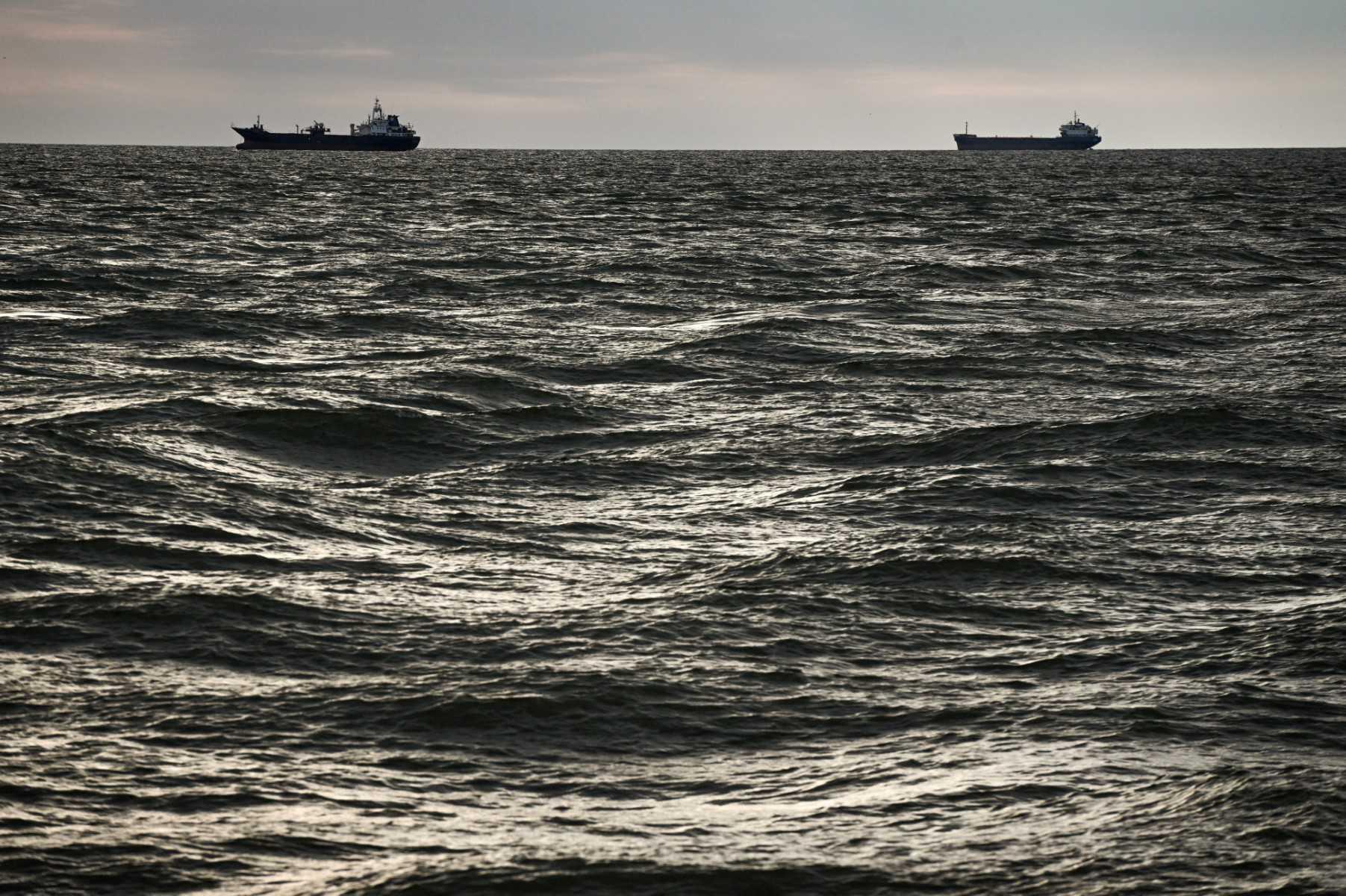 Pergerakan kapal kargo yang tiba di perairan Ukraine bagi mendapatkan barangan eksport negara itu. Gambar: AFP 
