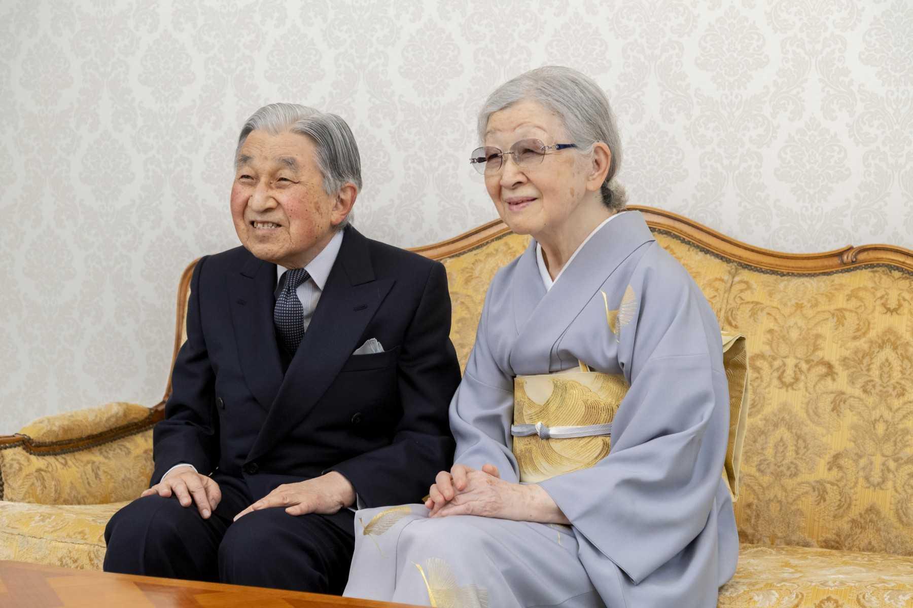 This handout photo taken on Dec 13, 2021 and released by the Imperial Household Agency of Japan on Jan 1, shows Japan's former emperor Akihito (left) and former empress Michiko (right) posing for a photograph at Sento Karigosho in Tokyo. Photo: AFP 