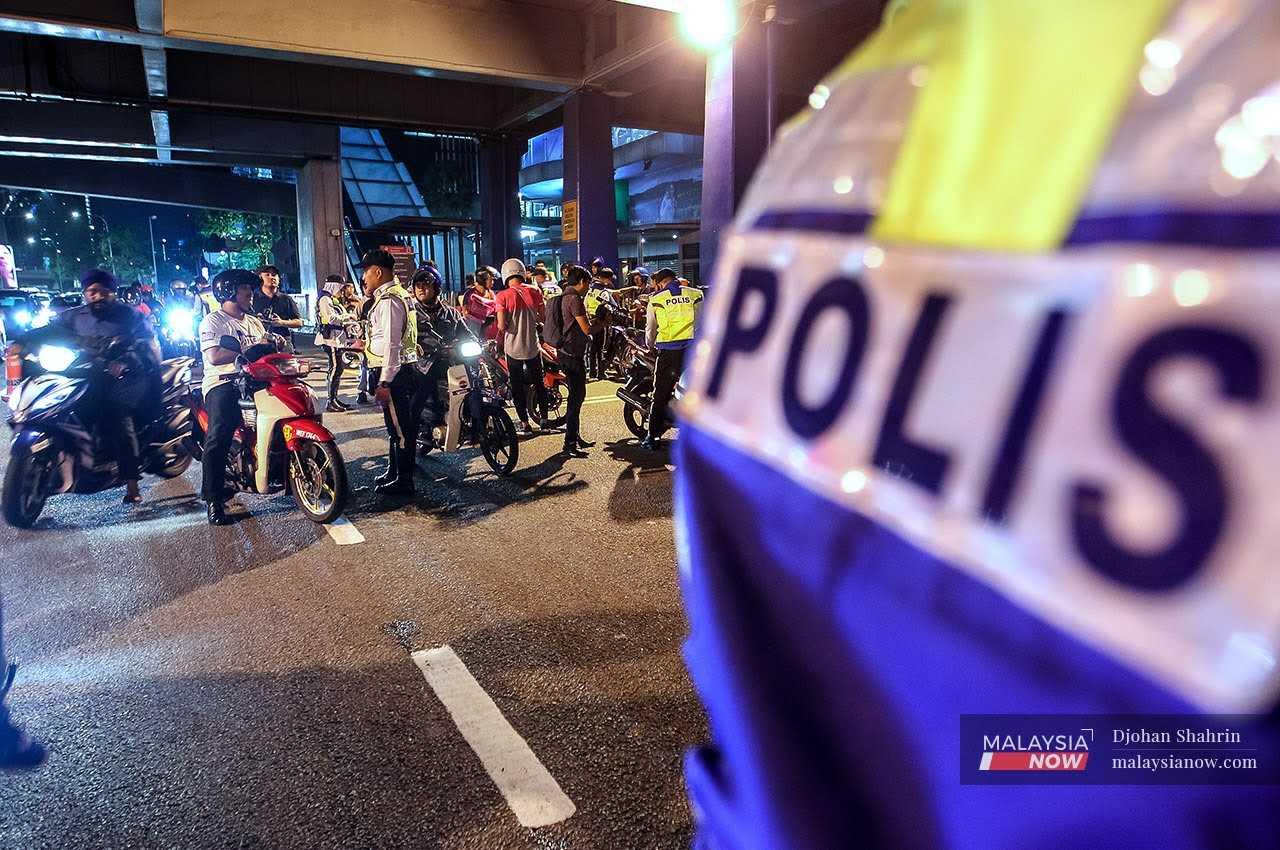 The Dewan Rakyat has passed the Independent Police Conduct Commission Bill 2020 which was tabled for first reading in August 2020. 