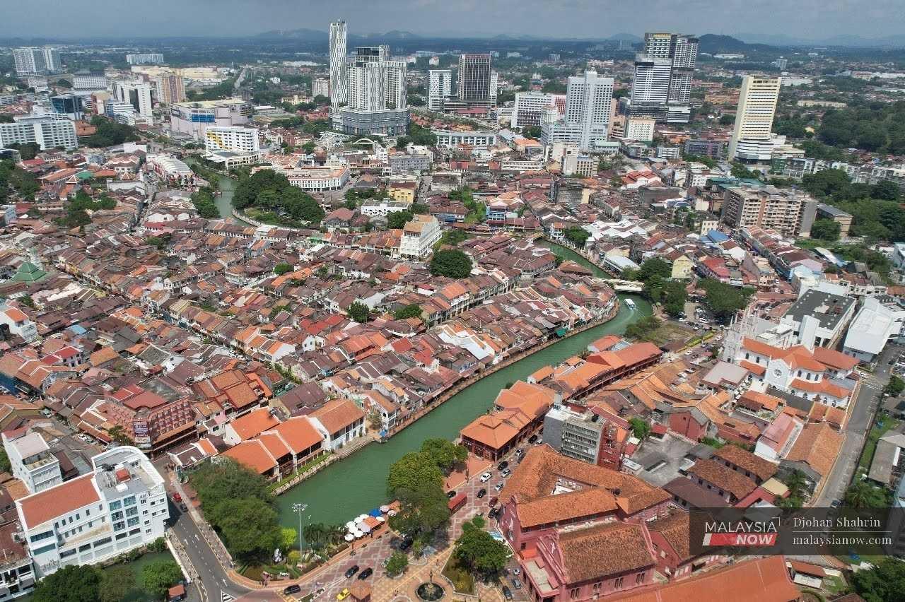 Pemandangan dari udara kawasan ikonik Jonker Street dan China Town di bandar Melaka. Kira-kira 30% rumah yang dibeli di Melaka tidak berpenghuni mengikut Jabatan Perangkaan Malaysia.