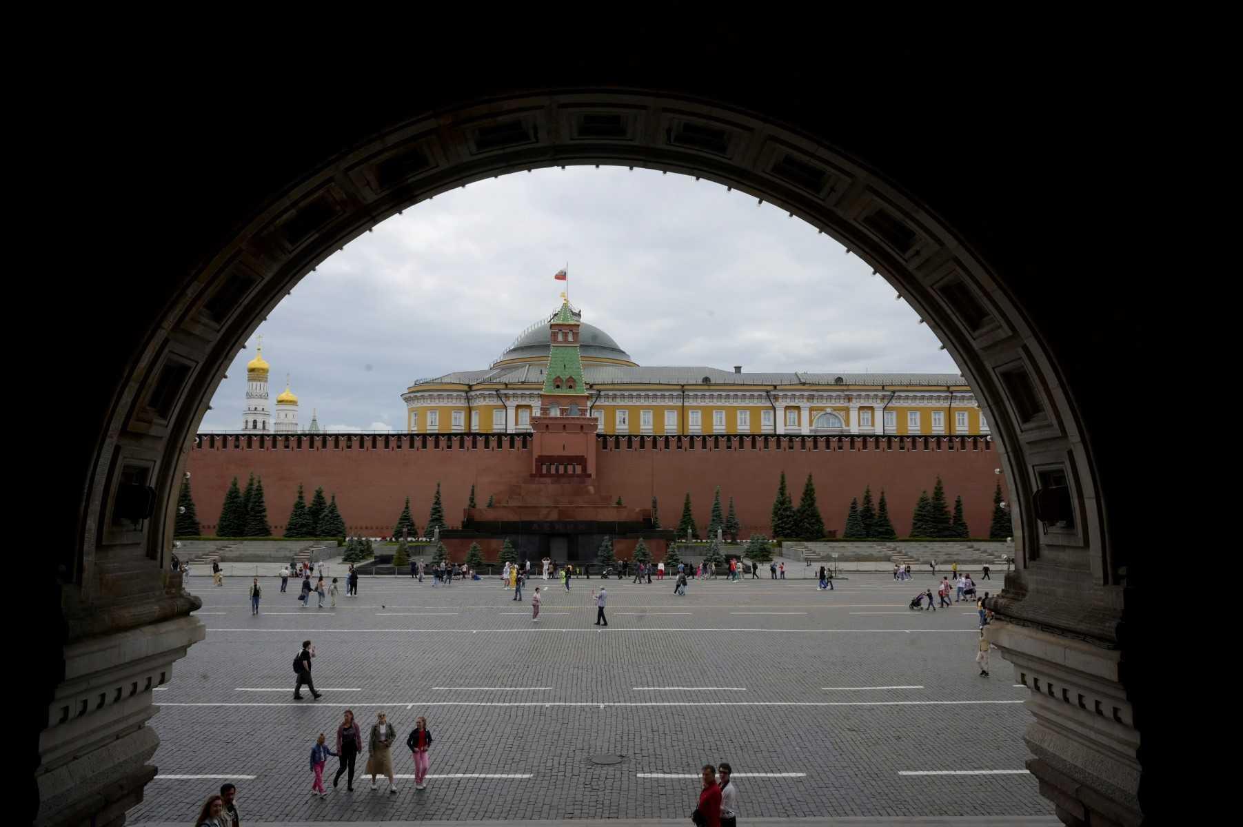 People stroll on Red Square in downtown Moscow on June 20. Photo: AFP