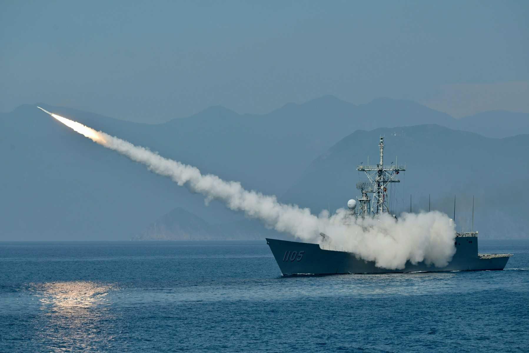 Taiwanese navy launches a US-made Standard missile from a frigate during the annual Han Kuang Drill, on the sea near the Suao navy harbor in Yilan county on July 26. Photo: AFP