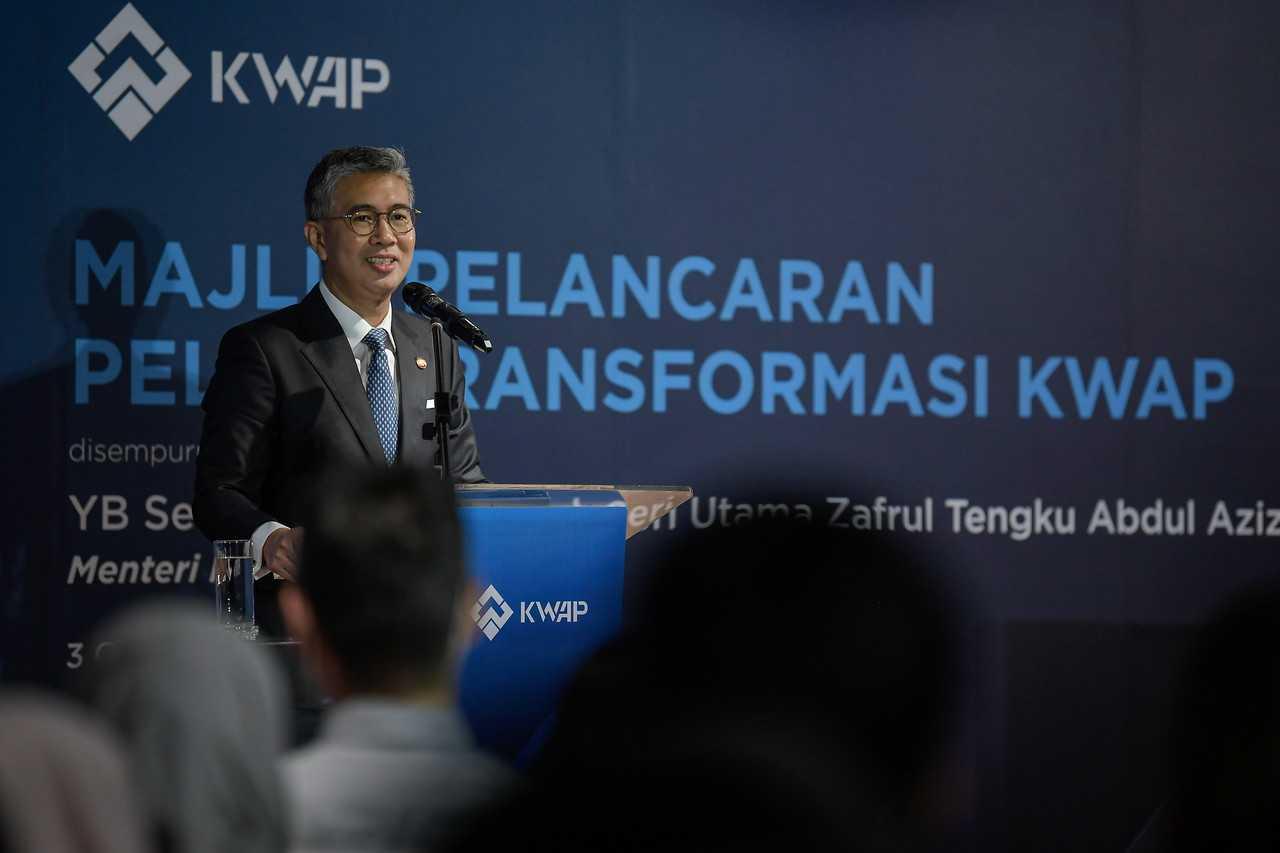 Menteri Kewangan Tengku Zafrul Aziz berucap pada majlis pelancaran Pelan Transformasi KWAP hari ini. Gambar: Bernama