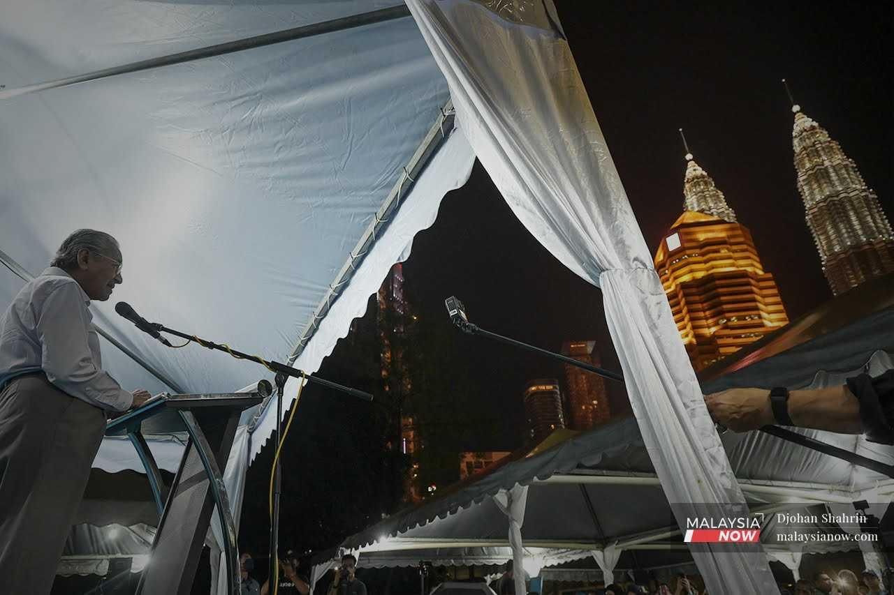 Bekas perdana menteri dan Pengerusi Pejuang Dr Mahathir Mohamad.