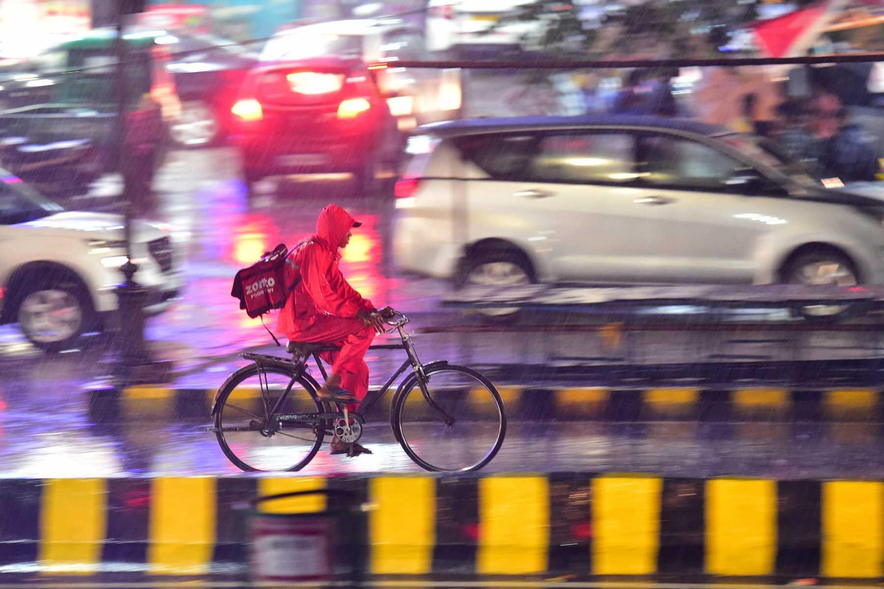 People make their way along a busy street amid heavy rains in Allahabad on July 20. Photo: AFP 