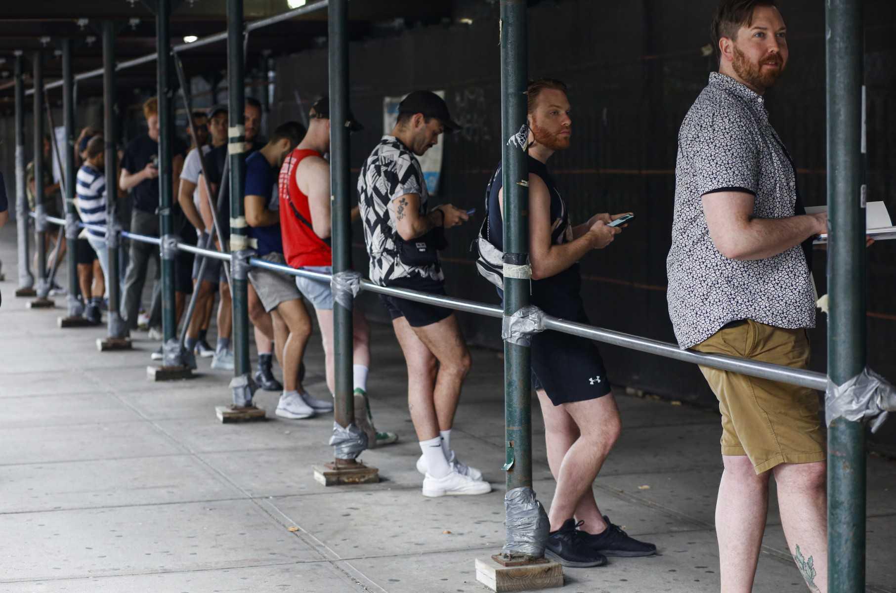 People wait in line to recieve the monkeypox vaccine before the opening of a new mass vaccination site at the Bushwick Education Campus in Brooklyn on July 17, in New York City. Photo: AFP