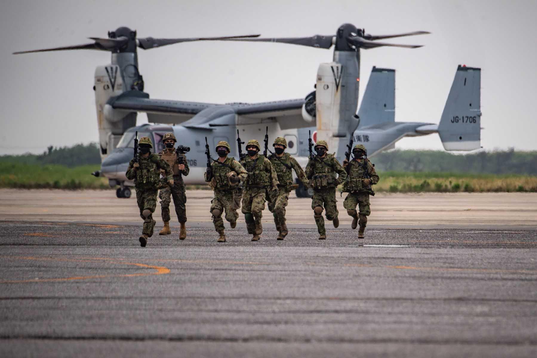 Members of the Japan Ground Self-Defense Force take part in a military display in front of a V-22 Osprey, for service members from 18 countries on the sidelines of the Pacific Amphibious Leaders Symposium 2022 (PALS 22), at the Japan Ground Self-Defense Force's Camp Kisarazu in Chiba prefecture on June 16. Photo: AFP 