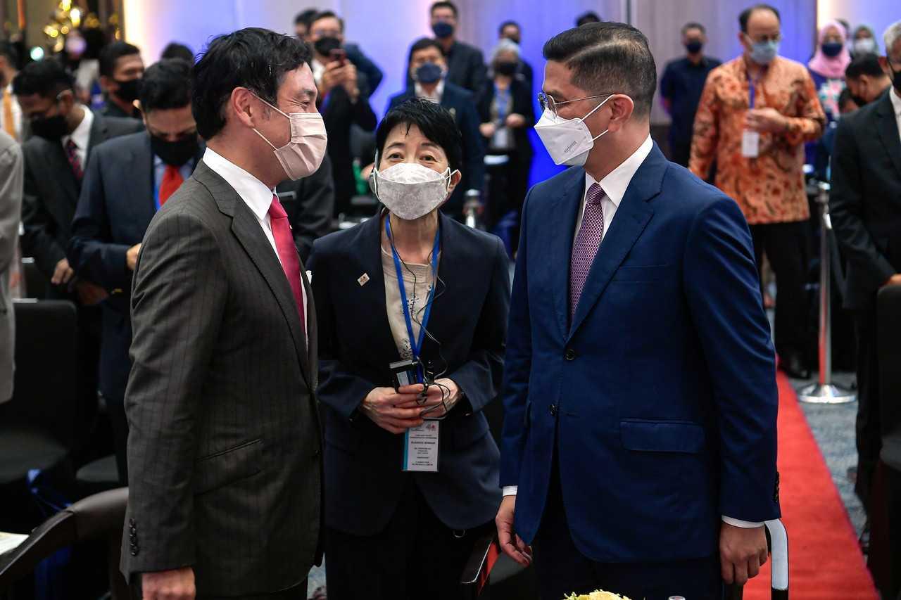 International Trade and Industry Minister Mohamed Azmin Ali (right) speaks to Japan's Parliamentary Vice-Minister of Economy, Trade and Industry Iwata Kazuchika at the opening ceremony of the Business Seminar to Commemorate the 40th Anniversary of The Look East Policy today. Photo: Bernama