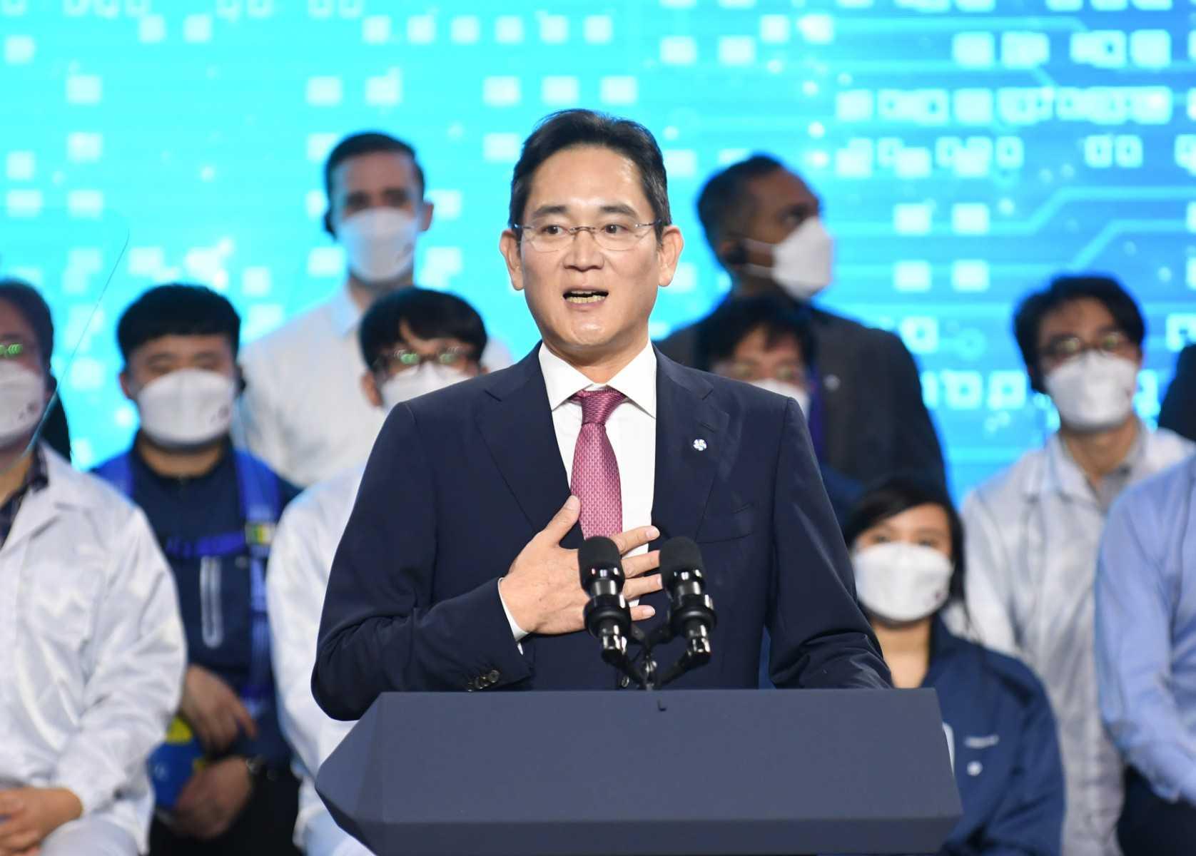 Samsung Electronics Co Vice Chairman Lee Jay Yong speaks during a press conference after a visit to the Samsung Electronic Pyeongtaek Campus in Pyeongtaek on May 20. Photo: AFP 