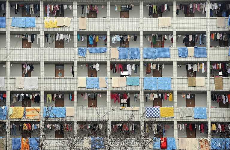 An old Chinese apartment block in Hefei, eastern China's Anhui province on March 14, 2009. Photo: AFP