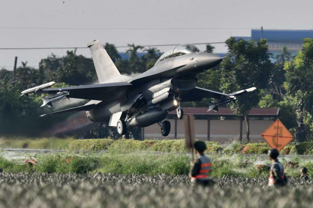 An armed US-made F16 fighter jet takes off from a motorway in Pingtung, southern Taiwan, dduring the annual Han Kuang drill on Sept 15, 2021. Photo: AFP