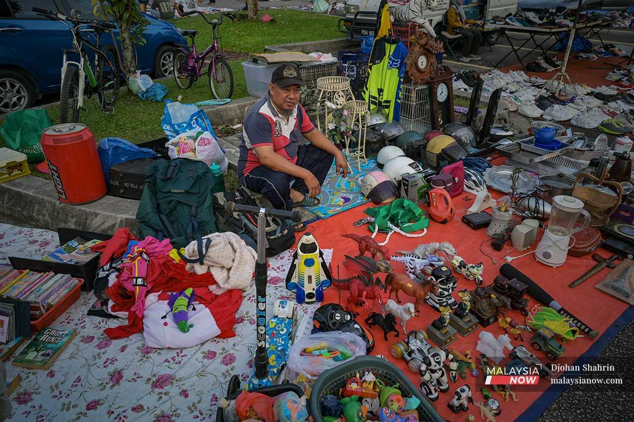 Every weekend, he joins in a 'car boot sale' in Kota Damansara, modelled on street or flea markets where customers come to buy second-hand goods. He always brings along a bicycle or two to sell along with the rest of his wares.
