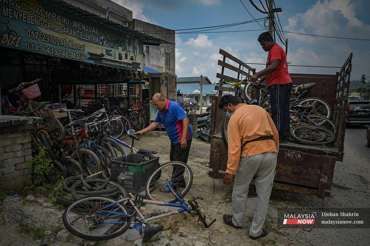 He goes through the lot, selecting the bicycles that can still be salvaged. These, he buys for cheap and then restores and sells to those who are interested. 