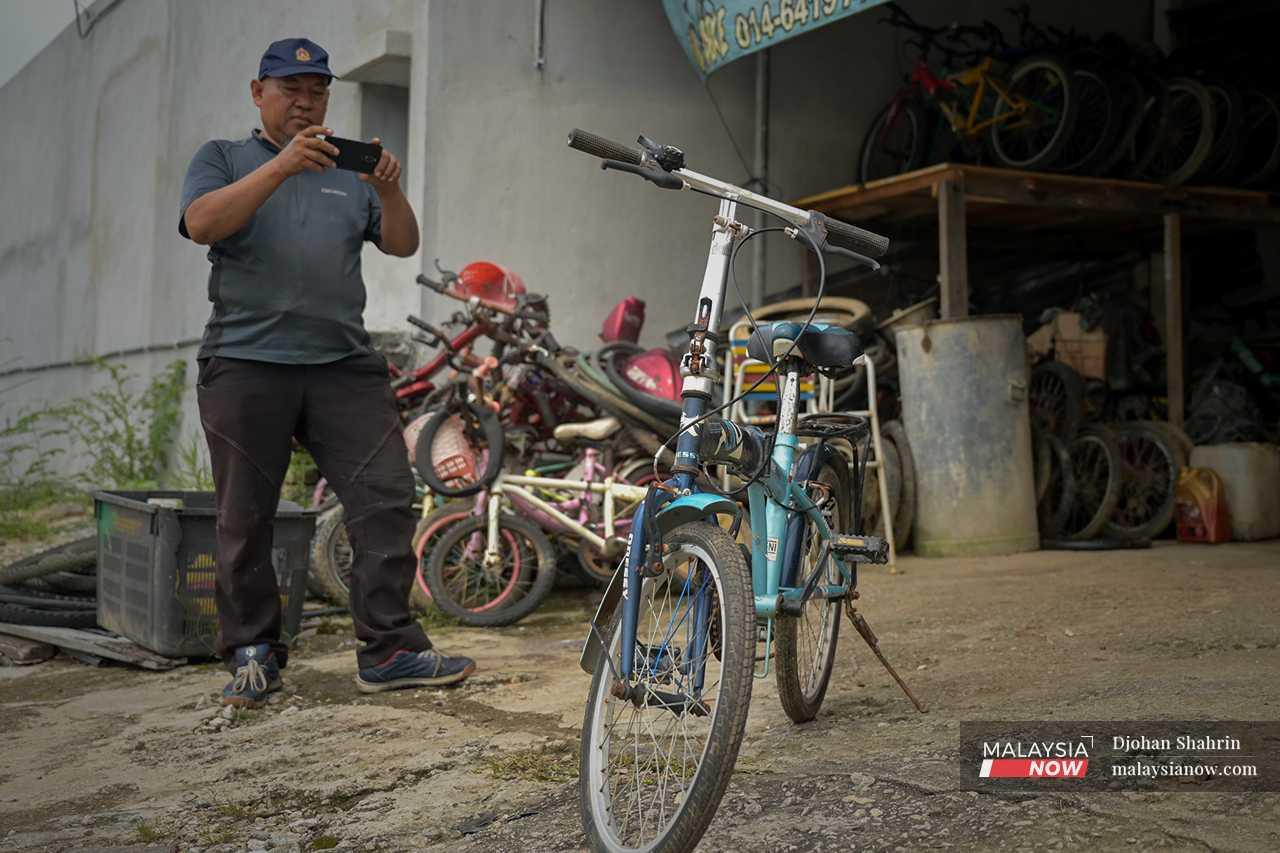 After he finishes repairing each bike, he takes pictures to post on social media in the hope of making a sale. 
