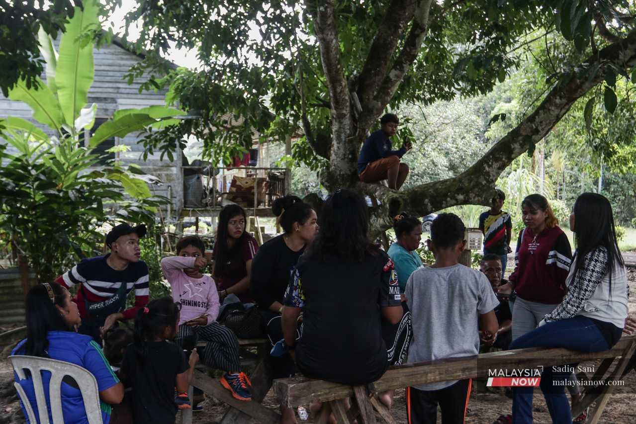 Villagers from the nearby settlement of Kampung Sungai Temon participate in plans for a traditional dance performance. 